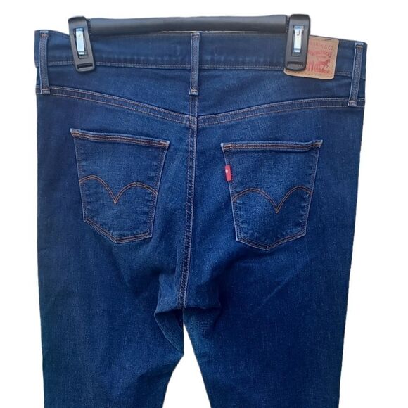 663242...Levi's Slimming Straight leg Jeans Size 31 - Picture 3 of 4